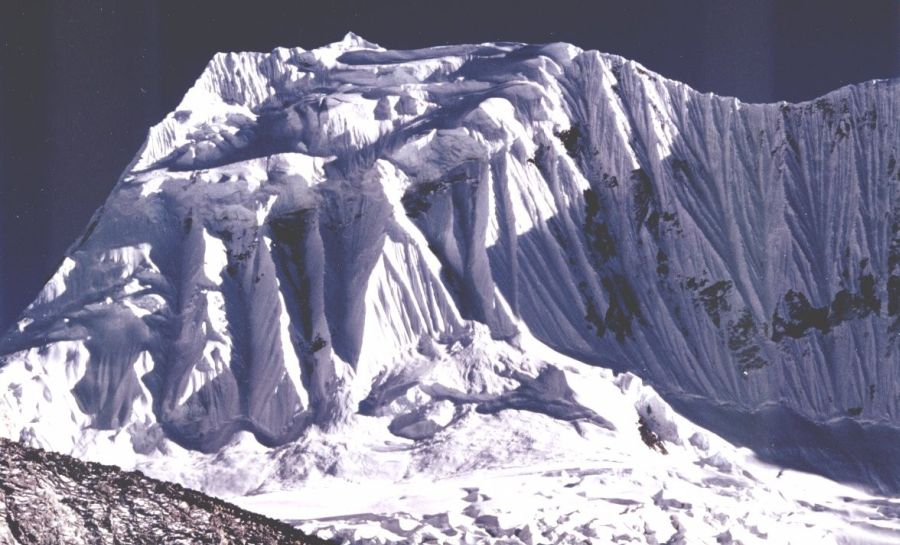 Ice-cliffs on Kang Taiga on descent of Nare Glacier from Mingbo La