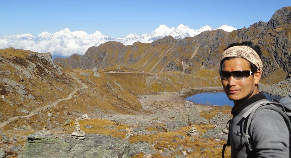 Manaslu Himal and the Ganesh Himal from Laurebina Pass