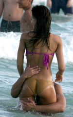 jessica-alba-bikini-2-ass-07