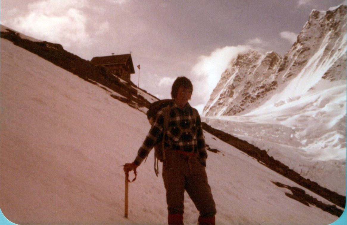 Approach to the Dom Hut