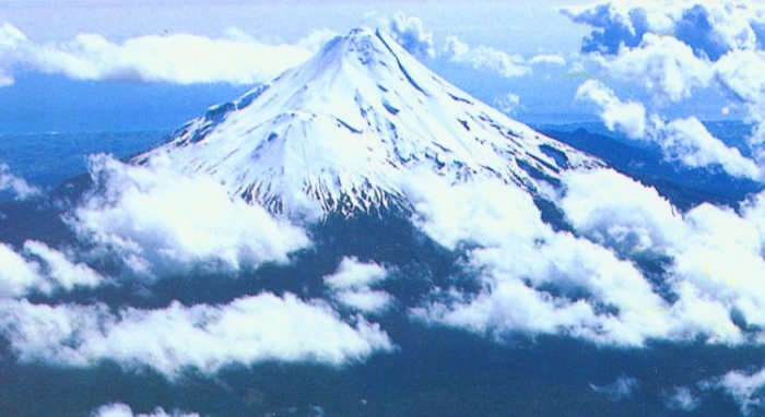 Mt. Egmont ( Taranaki ) on the North Island of New Zealand