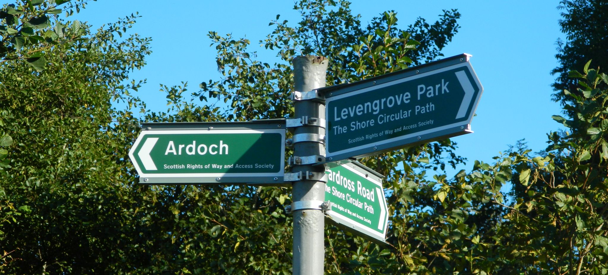 signpost on route from levengrove park to cardross