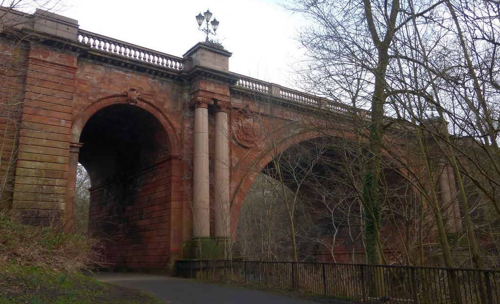 Kirklee Bridge ( b1899-1900 ) over the River Kelvin