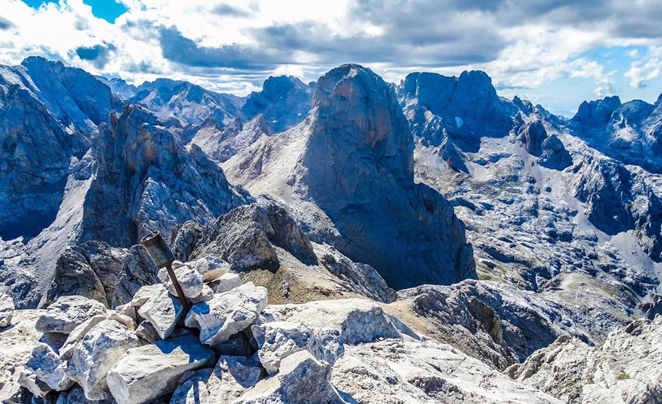 Cima de Pena Castil 2444m in Picos de Europa